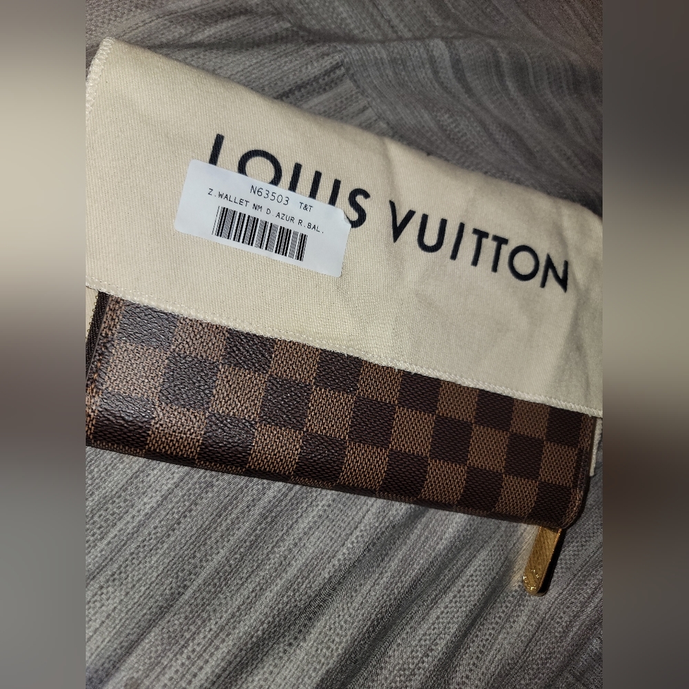 **SOLD**Authentic* Louis Vuitton Zippy Wallet - Picture 1 of 12